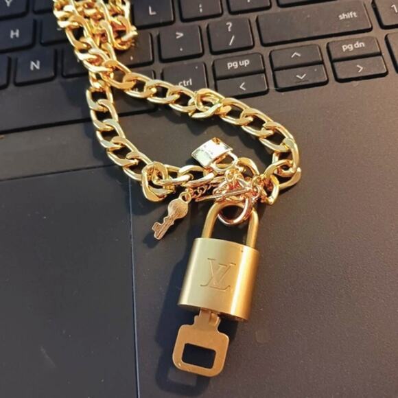 Authentic Louis Vuitton Padlock Lock Key Necklace #318 Necklace Charms Preppy - Picture 4 of 13